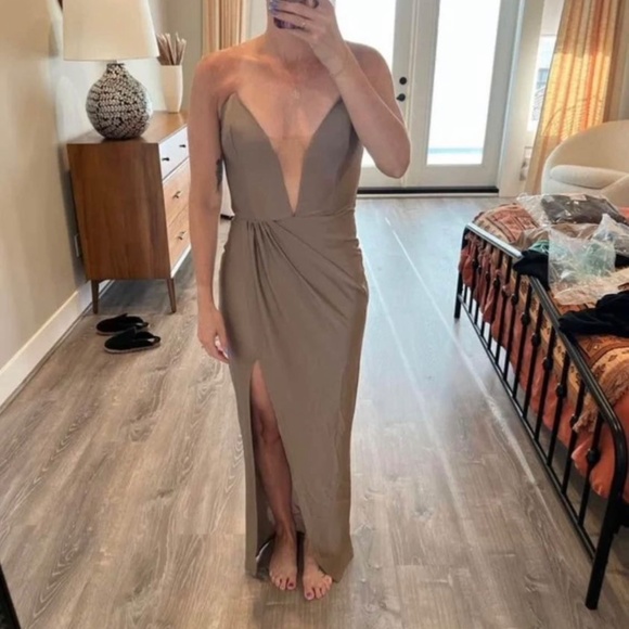 REVOLVE - Jake Gown in Taupe Michael Costello size L - Picture 3 of 4